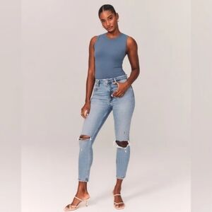 Abercrombie and Fitch Light Wash Distressed The Skinny High Rise Jeans 29 / 8